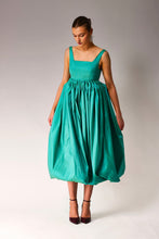 Load image into Gallery viewer, Green pleated dress.
Midi Pleated dress.
Balloon dress.