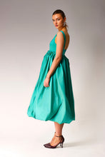 Load image into Gallery viewer, Green pleated dress.
Midi Pleated dress.
Balloon dress.