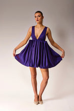 Load image into Gallery viewer, Purple balloon dress.
Pleated dress.
